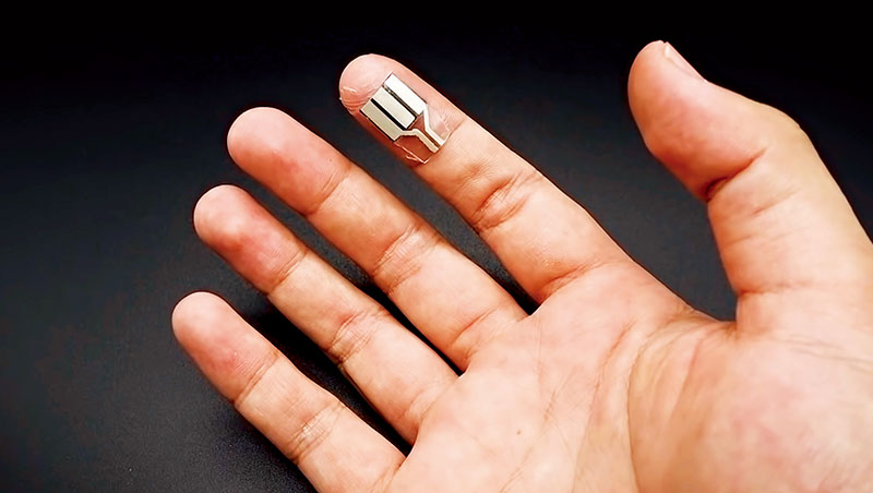 指尖「全年無休」在出汗，讓這款可穿戴裝置變得更實用、方便，且容易取得。雖然它像OK繃一樣小，但潛力卻很可觀